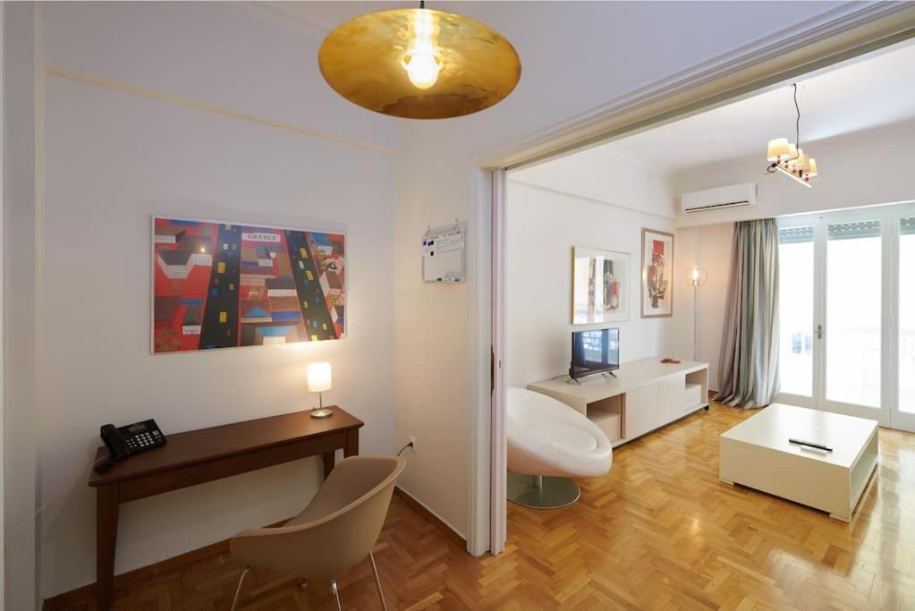 Apartment In The Heart Of The City เอเธนส์ ภายนอก รูปภาพ