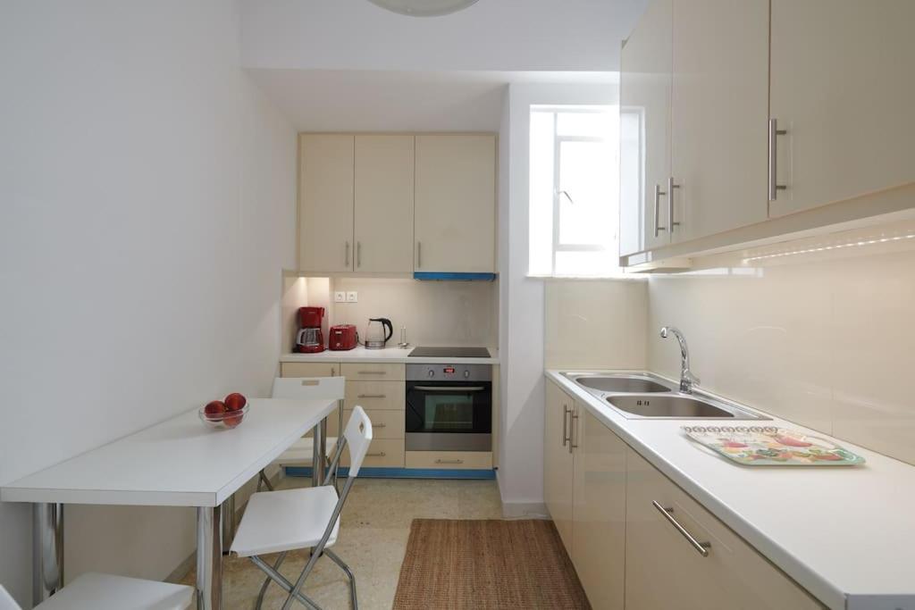 Apartment In The Heart Of The City เอเธนส์ ภายนอก รูปภาพ
